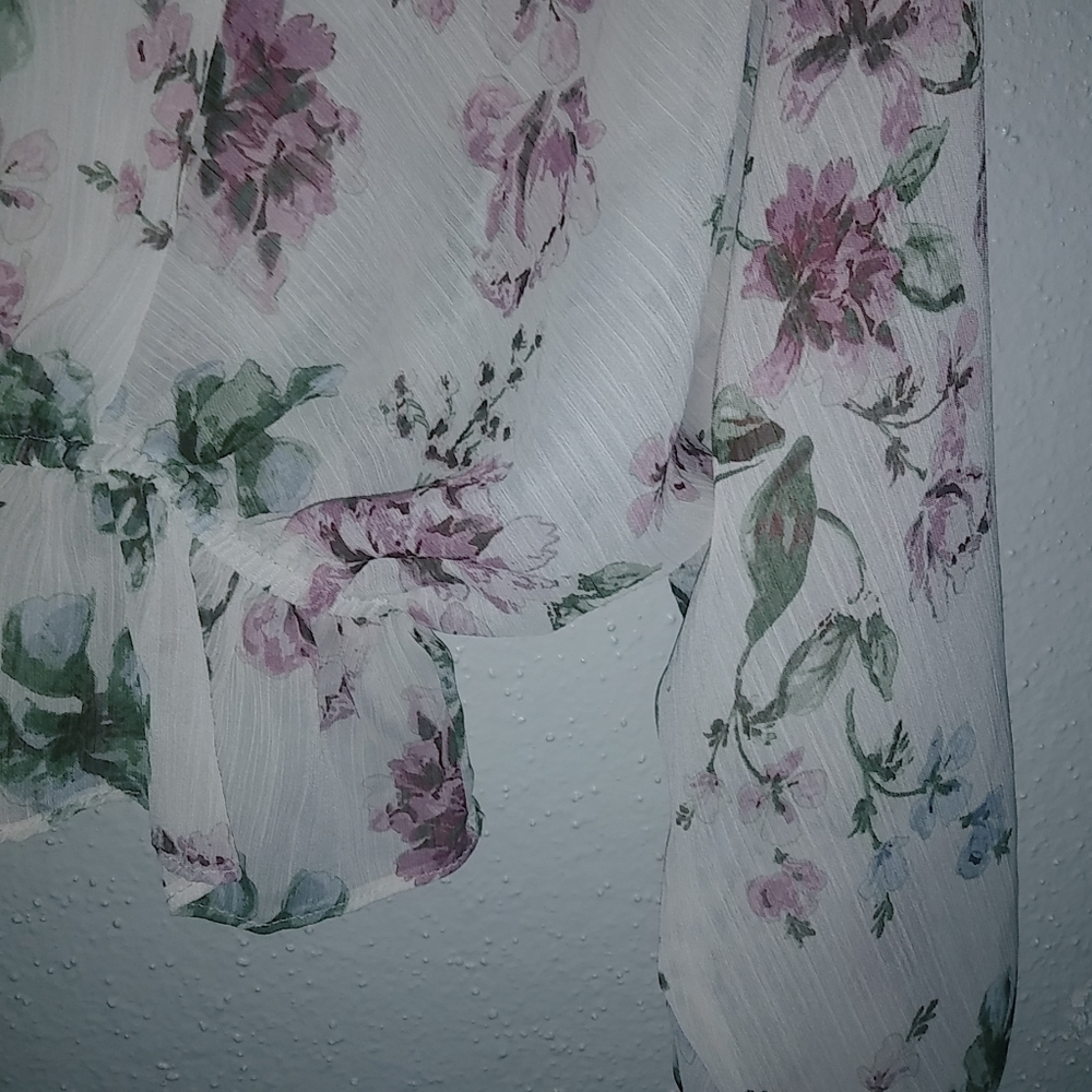 Olivaceous S Soft Floral Pink Green on White Bubble Hem Top - Picture 6 of 12